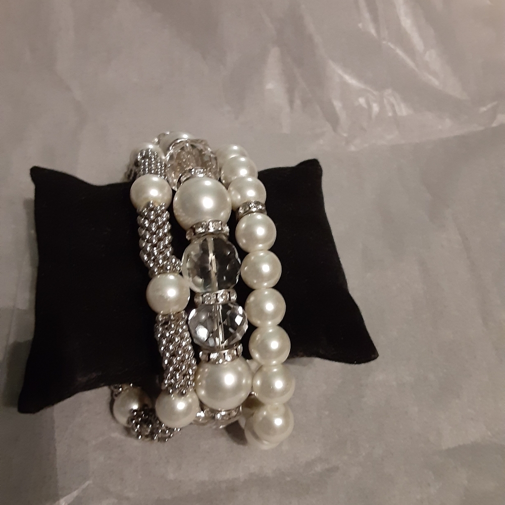 3 pc stretch bracelet set, off white pearls and silver with clear stone accents - Picture 1 of 5